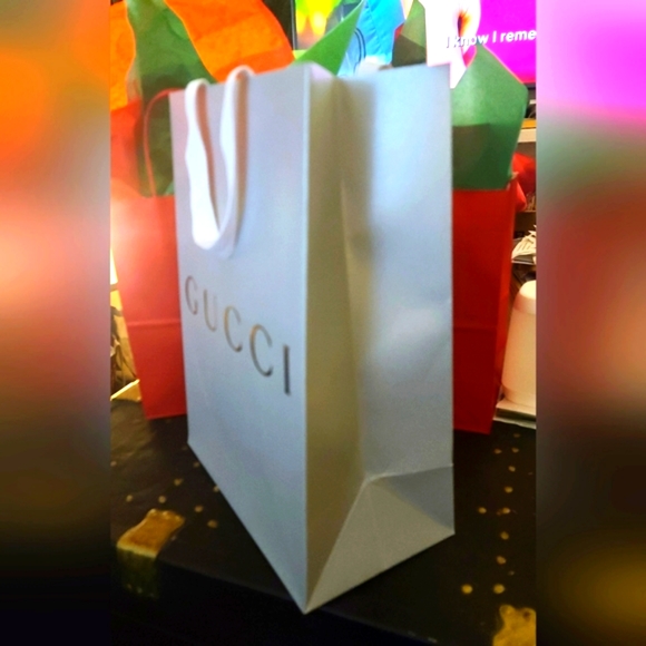 Authentic M/L Gucci Giftbag/Shopping Bag - This Season - Picture 2 of 3
